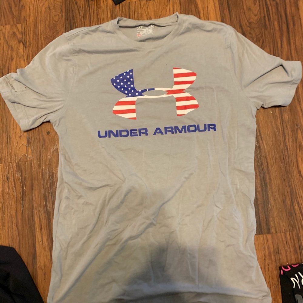 Gray under armor tshirt